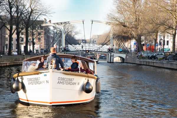 Luxe open boot cruise in Amsterdam