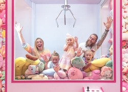 WONDR Experience Amsterdam gallery image 10 claw machine