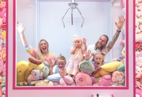 WONDR Experience Amsterdam gallery image 10 claw machine