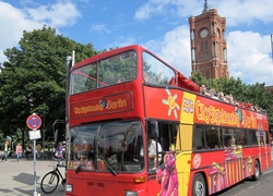 Open top bus tour preview image bus in front of rotes rathaus knxhbiur