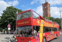 Open top bus tour preview image bus in front of rotes rathaus knxhbiur