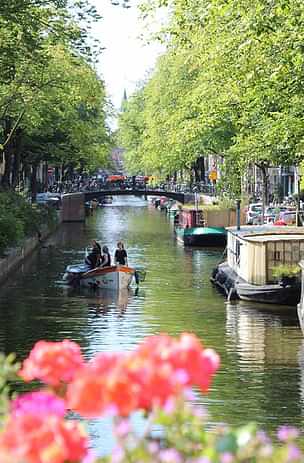 What neighbourhoods to visit in Amsterdam?